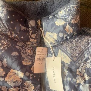 BRAND NEW American eagle reversible jacket! Runs big